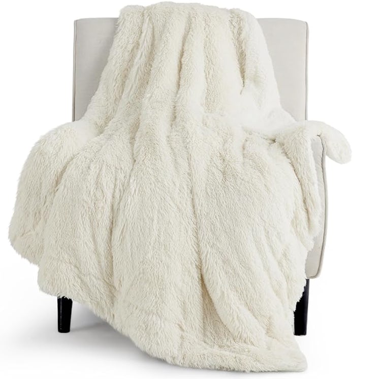Bedsure Fluffy Faux Fur Light Grey Throw Blanket