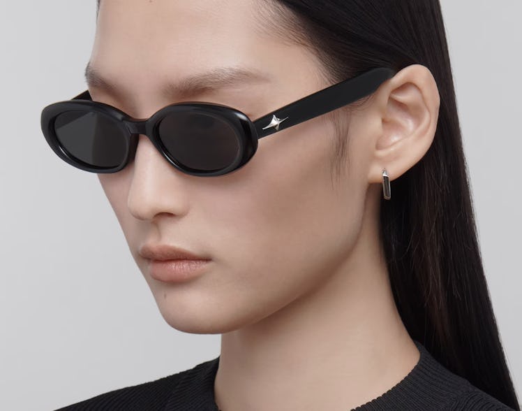 black rounded sunglasses
