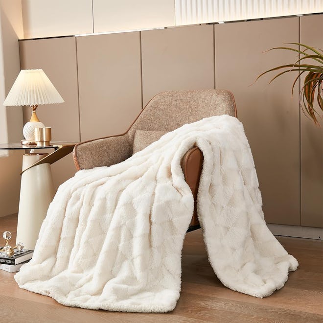 PU MEI Faux Rabbit Fur Throw Blanket