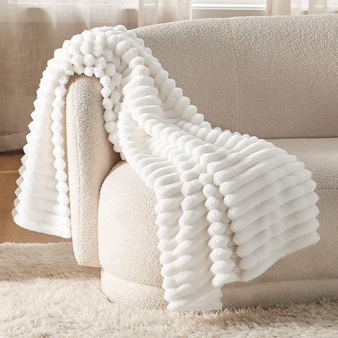 Bedsure White Fleece Throw Blanket