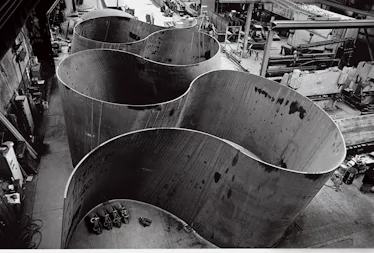 Richard Serra, Band, (2006), 2007'de MoMA'da kuruluyor.