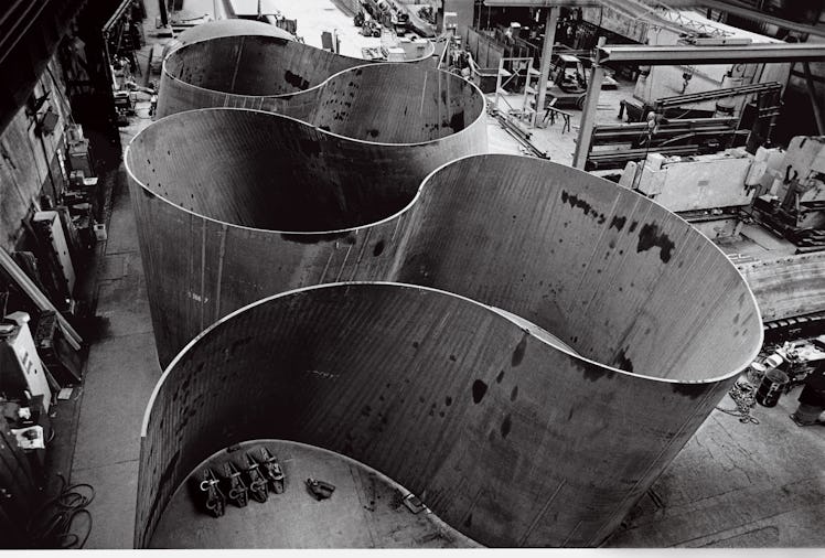 Richard Serra, Band, (2006), being installed at MoMA in 2007.