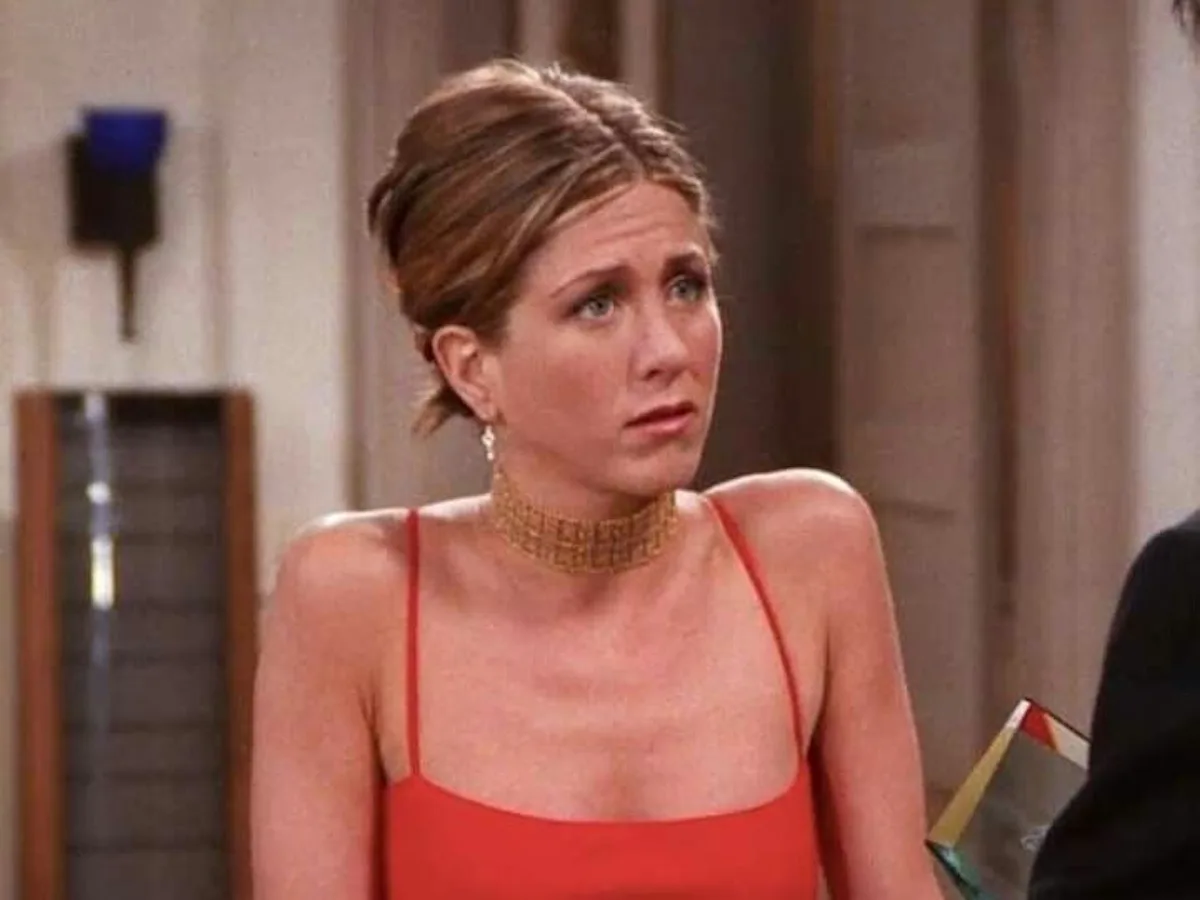 23 Years Ago, Rachel Green Duped One Of Jennifer Aniston's Most Famous Looks 23 Years Ago, Rachel Green Duped One Of Jennifer Aniston's Most Famous Looks