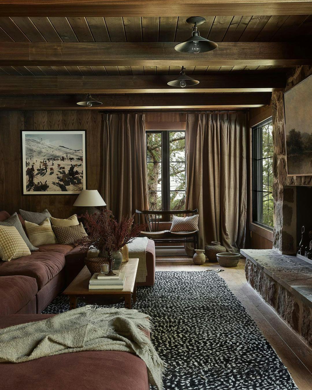 Chocolate Brown Home Decor Is The Latest '90s Trend Hitting Living Spaces, image size:828x1036