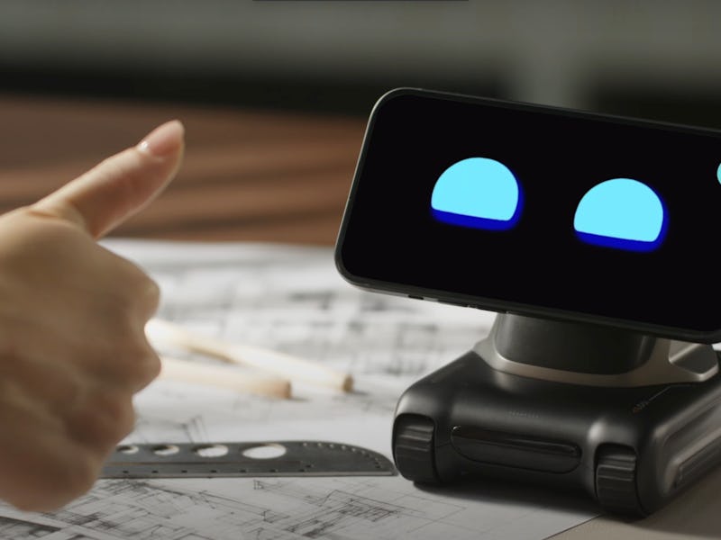 Looi desktop robot