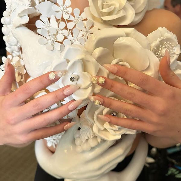 Sydney Sweeney 3D flower nails