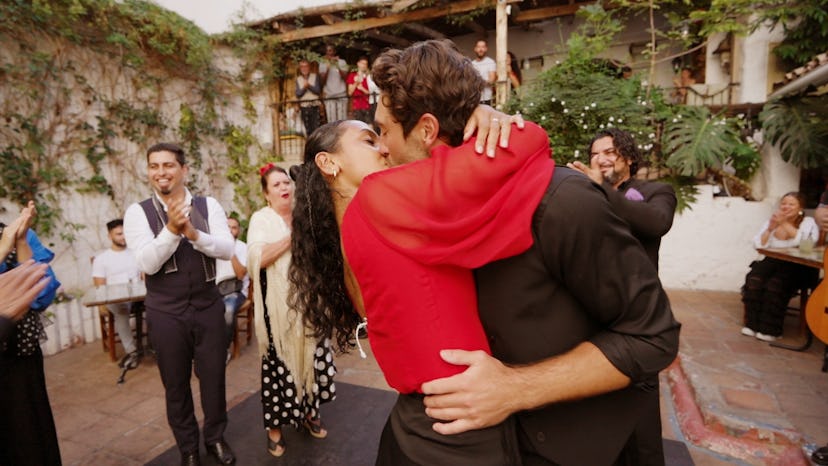 Does the mysterious note on Fantasy Suites come from Rachel? Here’s what we know.