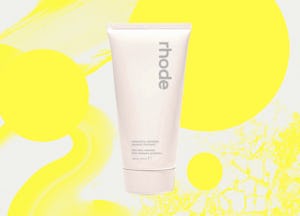 An Elite Daily editor tries Hailey Bieber's Rhode Pineapple Refresh daily cleanser for one month to ...