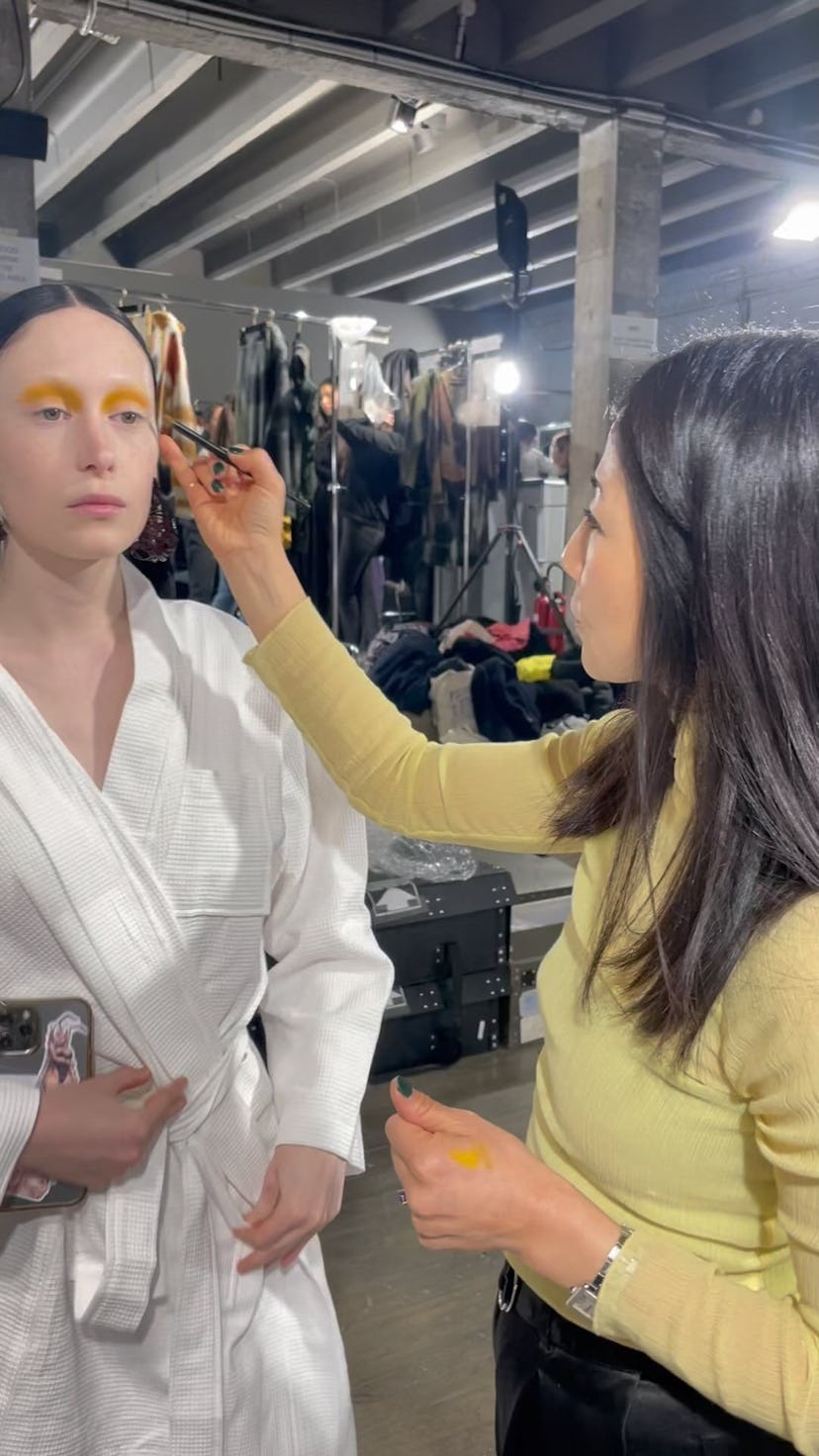 Hiromi Ueda applying makeup on model