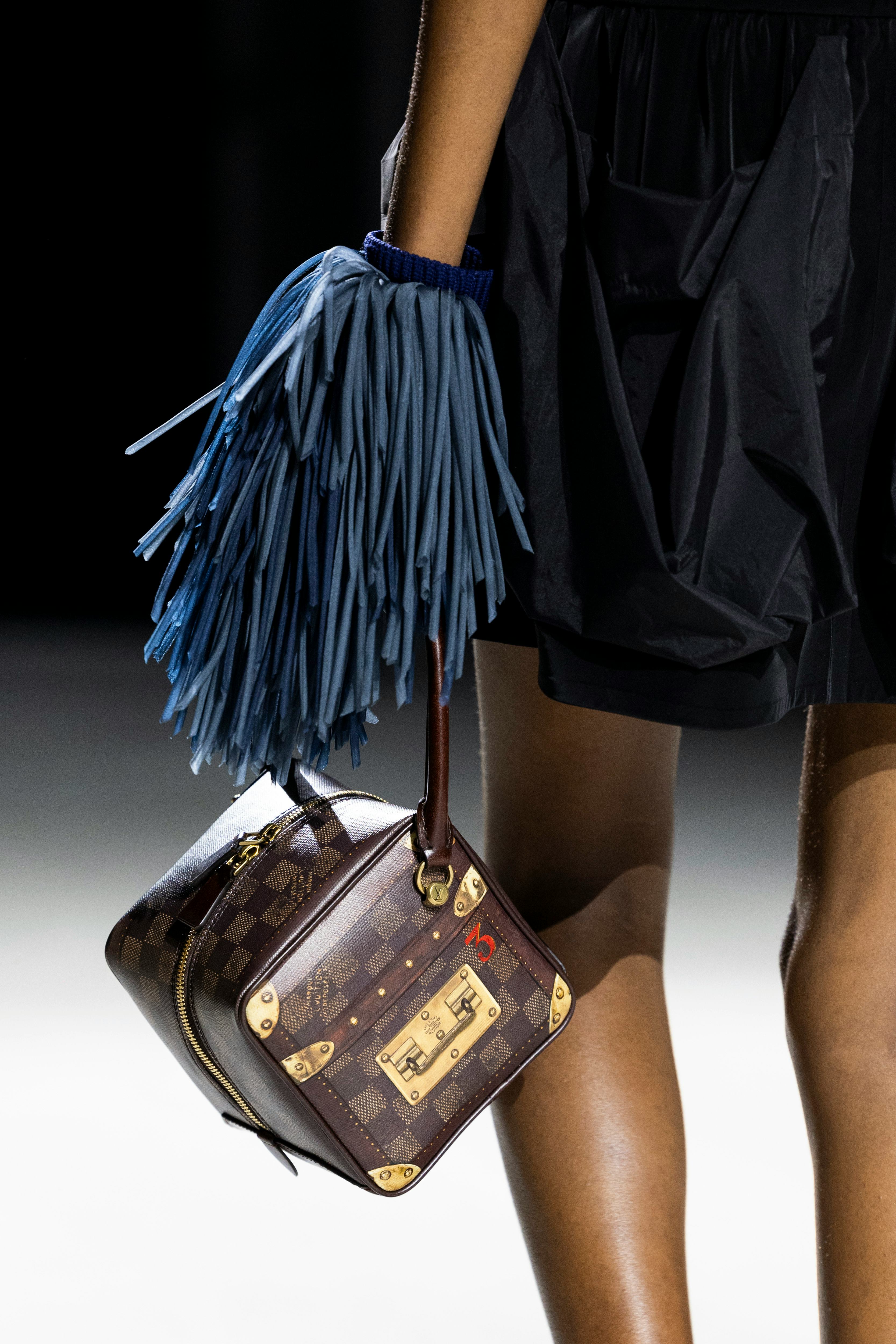 【新品未開封】LOUIS VUITTON CATWALK Louis Vuitton Catwalk: The Complete Fashion Collections