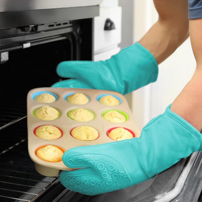 HOMWE Extra-Long Silicone Oven Mitts