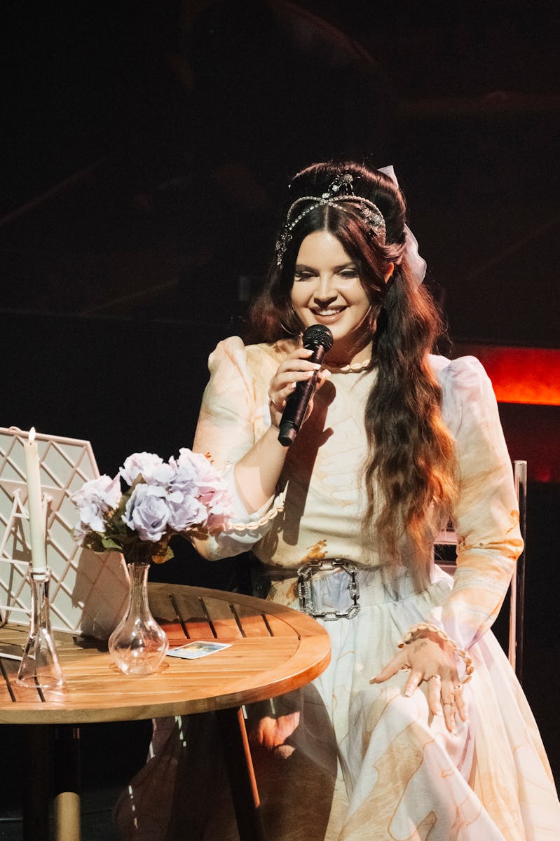 Lana Del Rey performing at L'Olympia.
