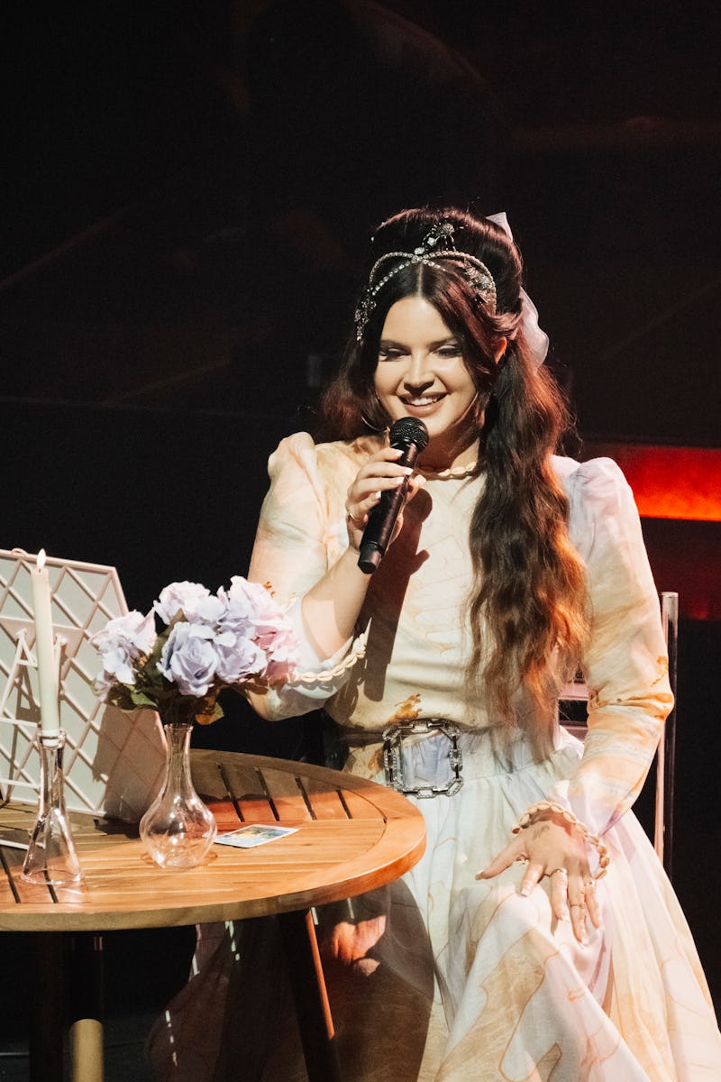 Lana Del Rey performing at L'Olympia.