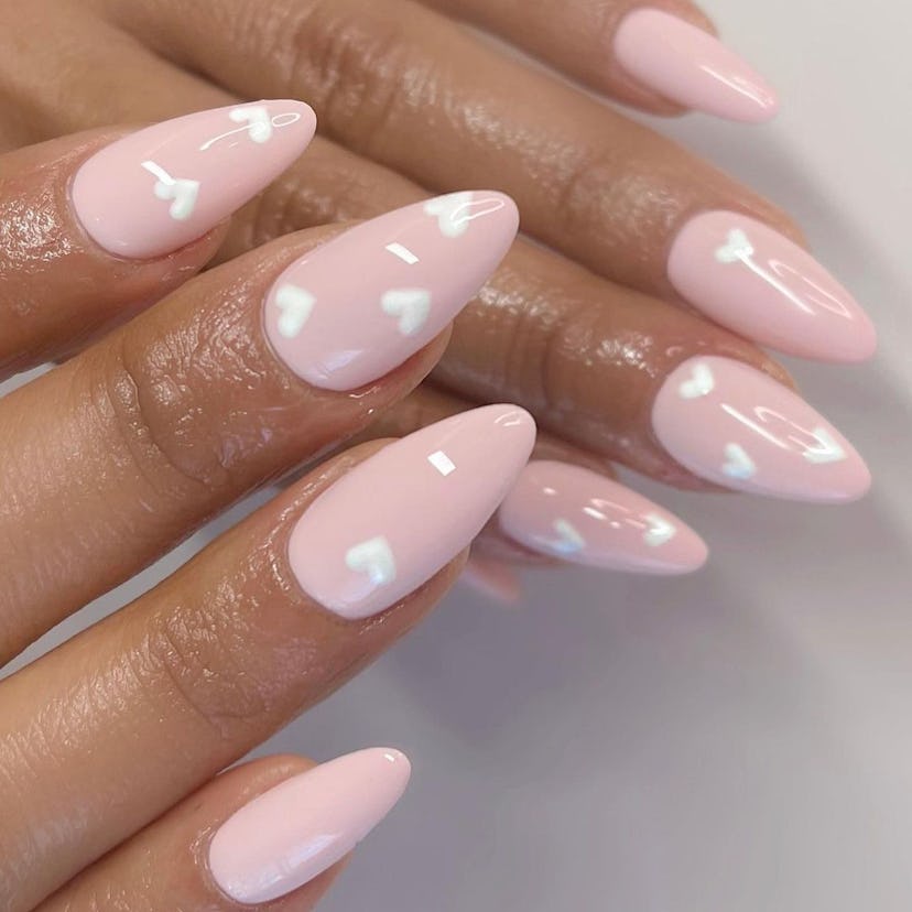 Simple Heart Nails for a Soft Summer Vibe