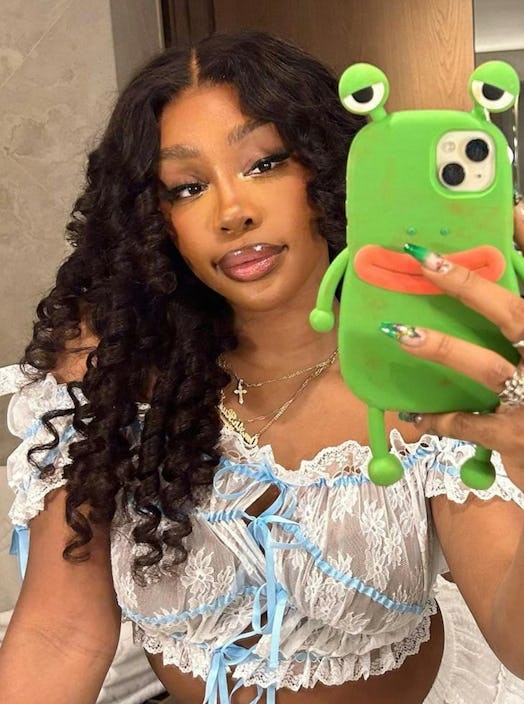 Libra likes balanced hair colors.