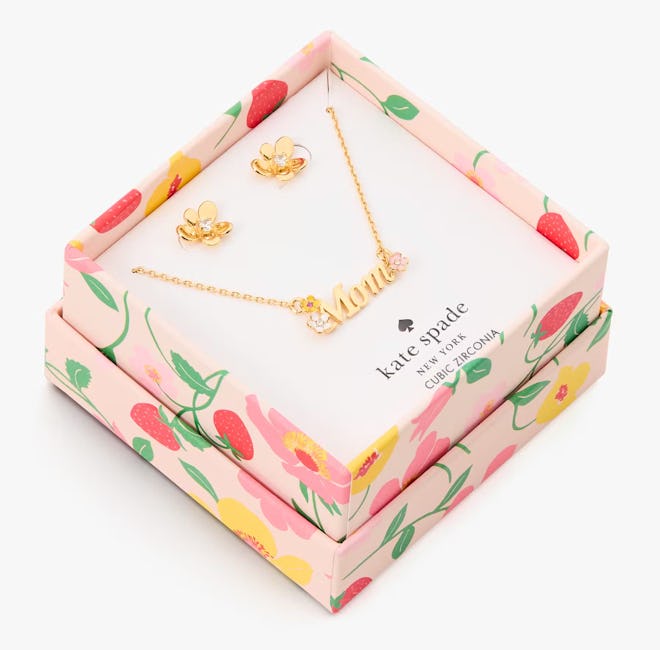 Darling Blooms Pendant And Studs Set