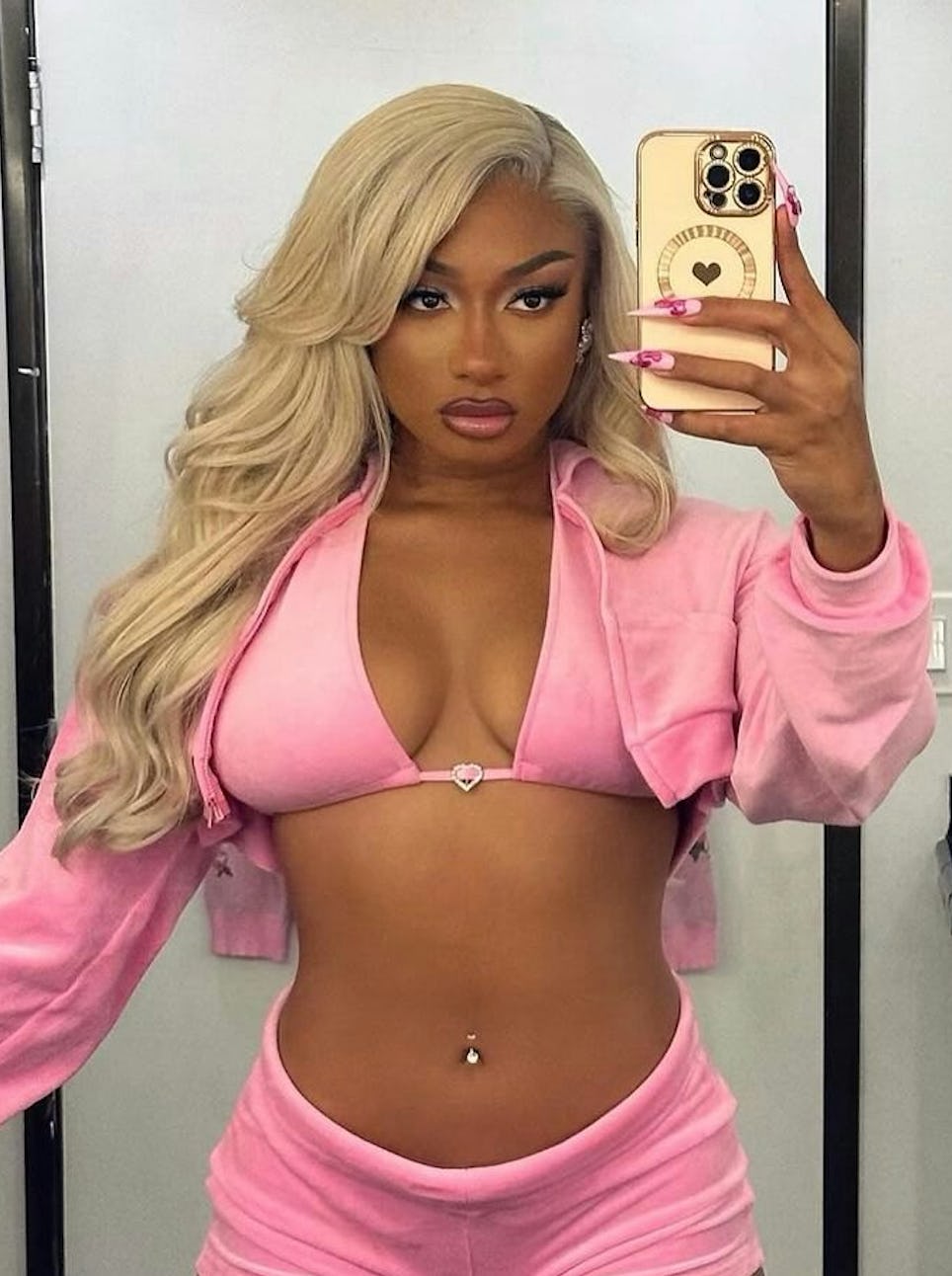 Leos love a blonde hair and sun-kissed highlight.