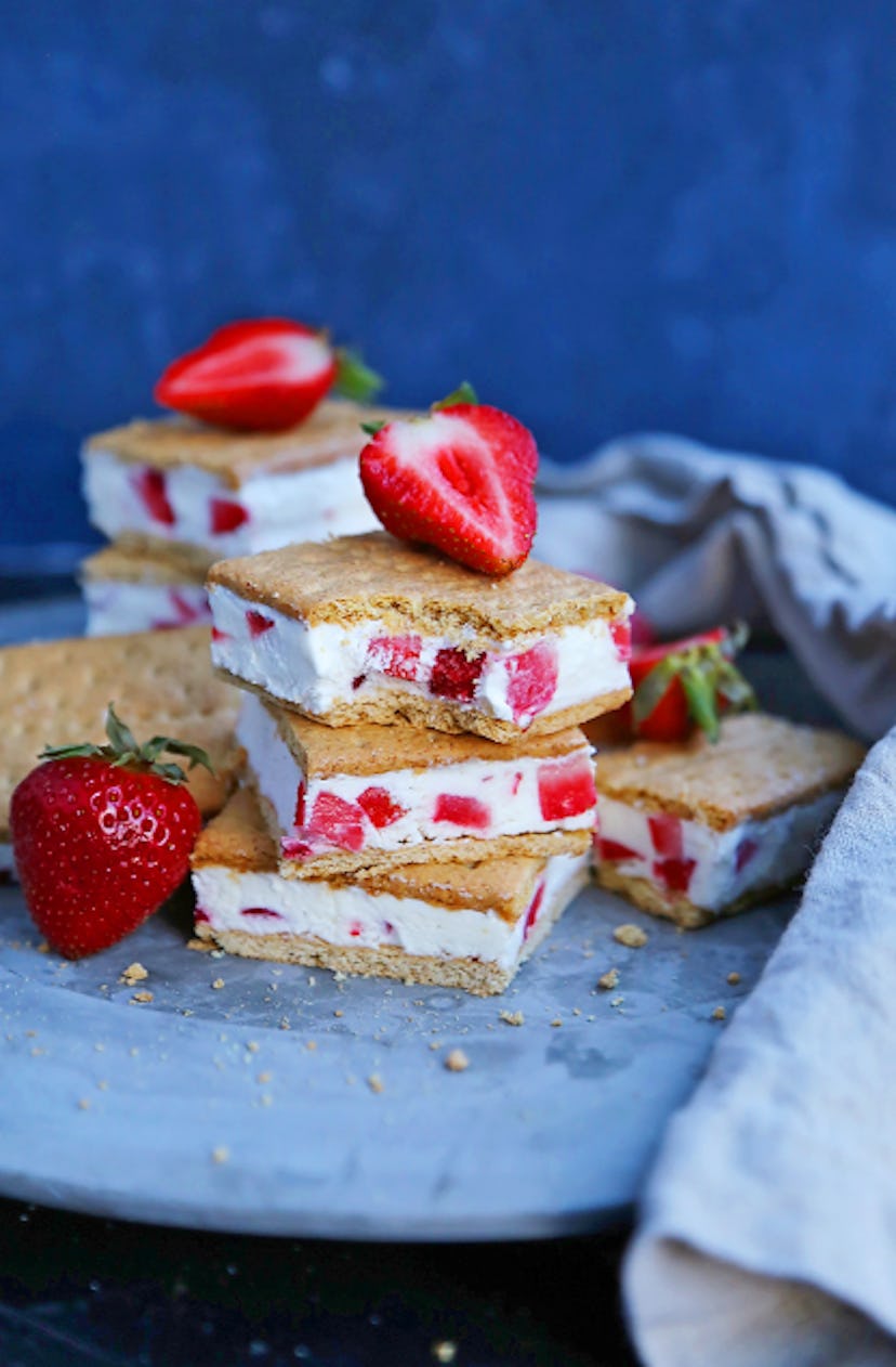 One of the best make-ahead snacks for toddlers is strawberry frozen yogurt graham cracker treats.