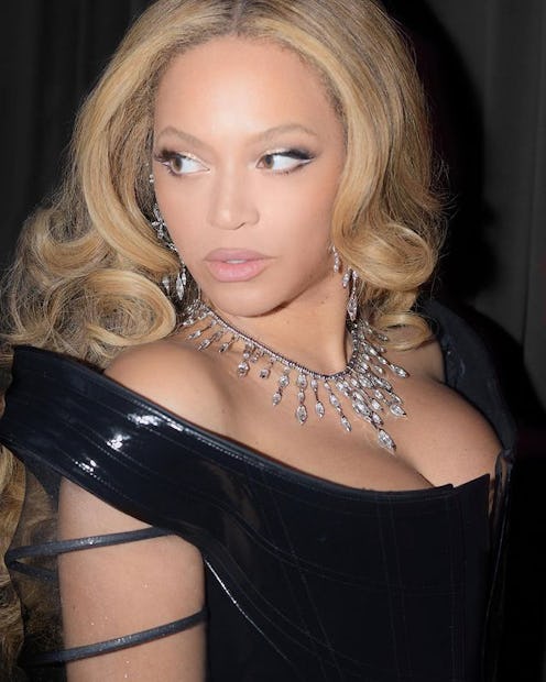 Beyonce silver eyeshadow