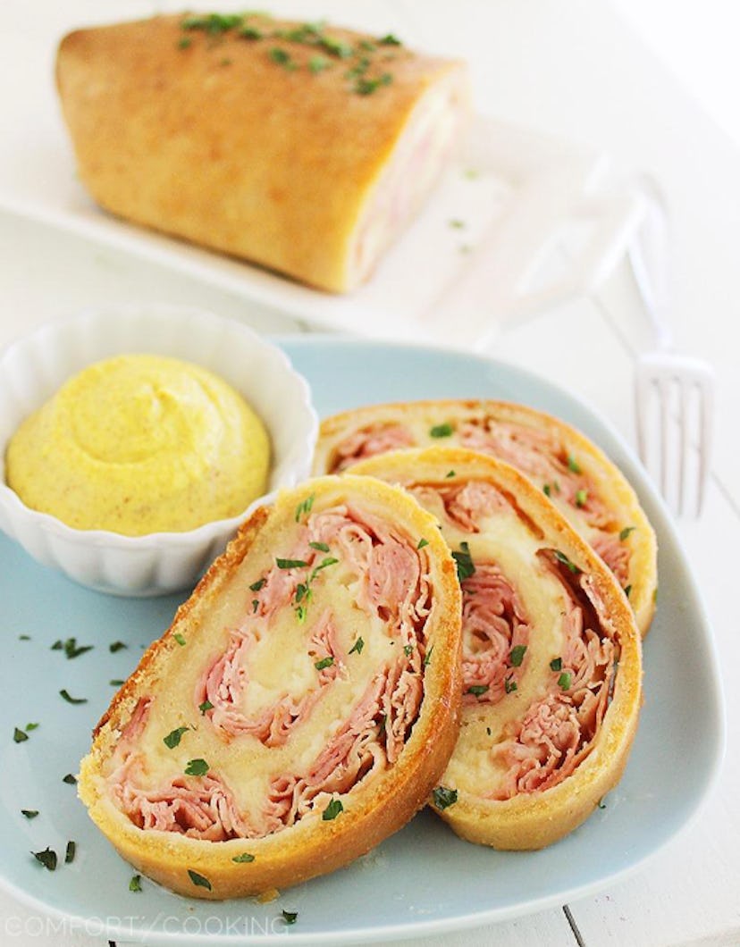 These ham and cheese rollups are an easy toddler lunch idea.