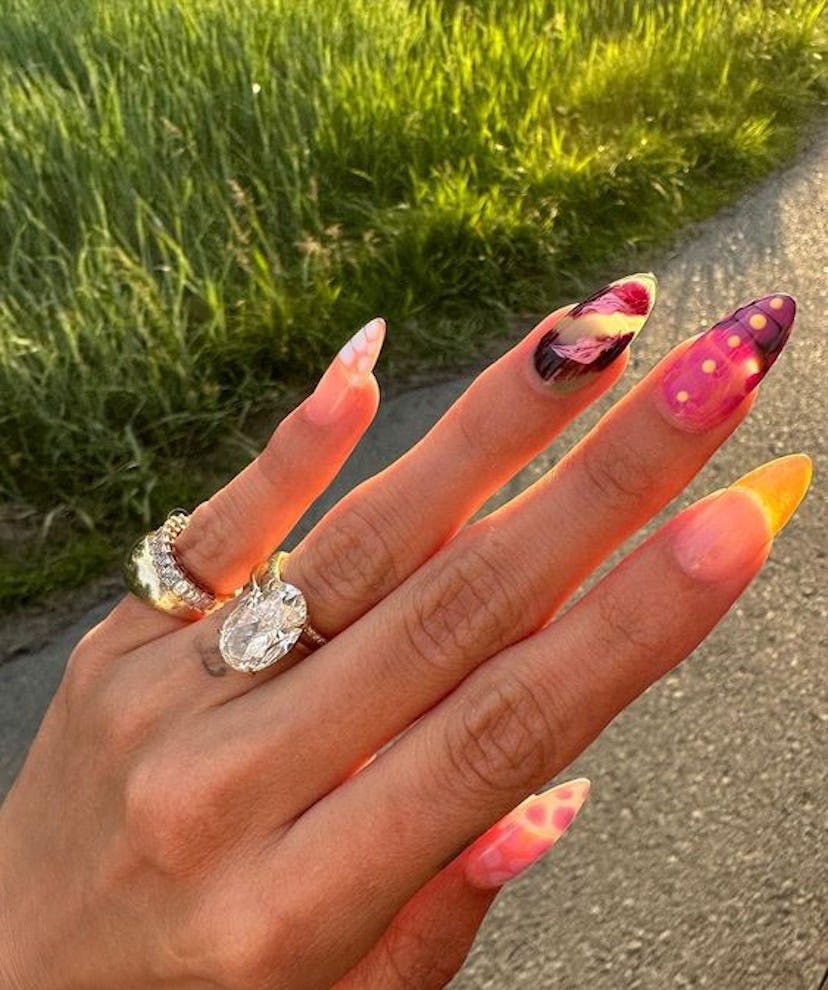 In June 2023, Hailey Bieber wore bold, mismatched nails.