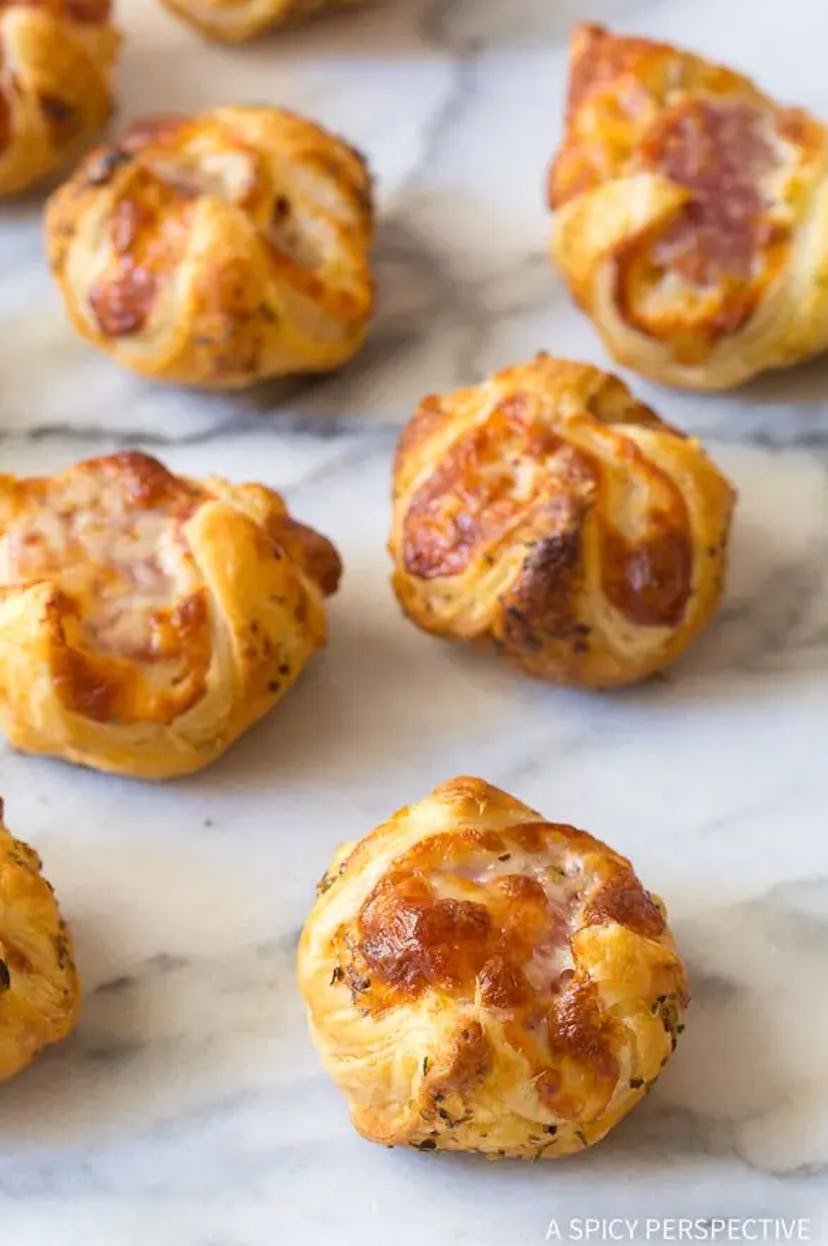 Cheesy lunchbox poppers are an easy toddler lunch idea.