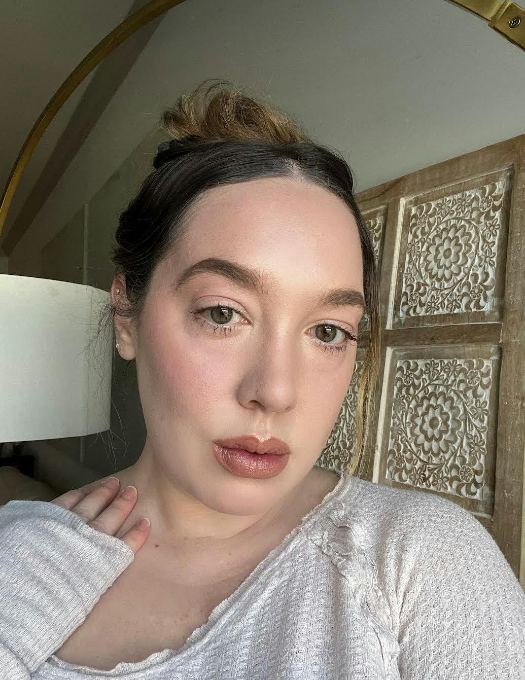 Olivia Rose Rushing wear the e.l.f. Cosmetics Bronzing Drops in the shade Pure Gold.