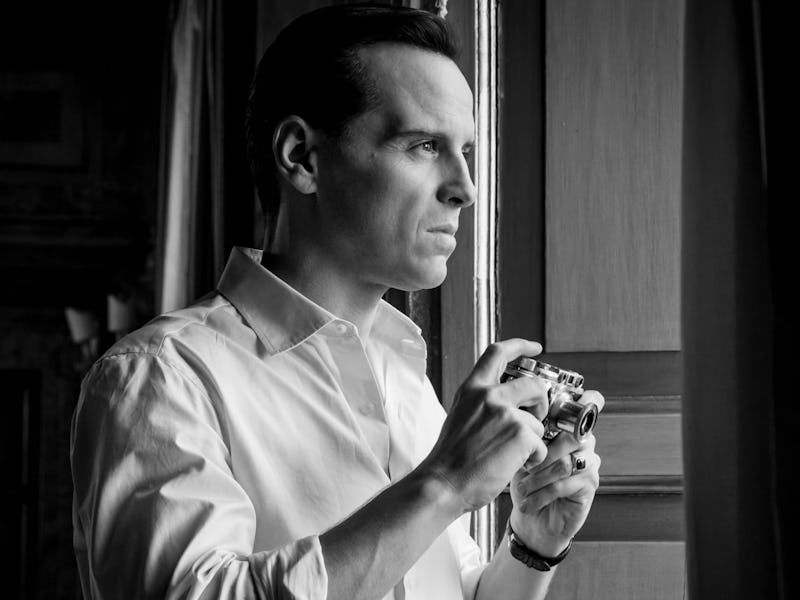 Andrew Scott holds a camera in 'Ripley'