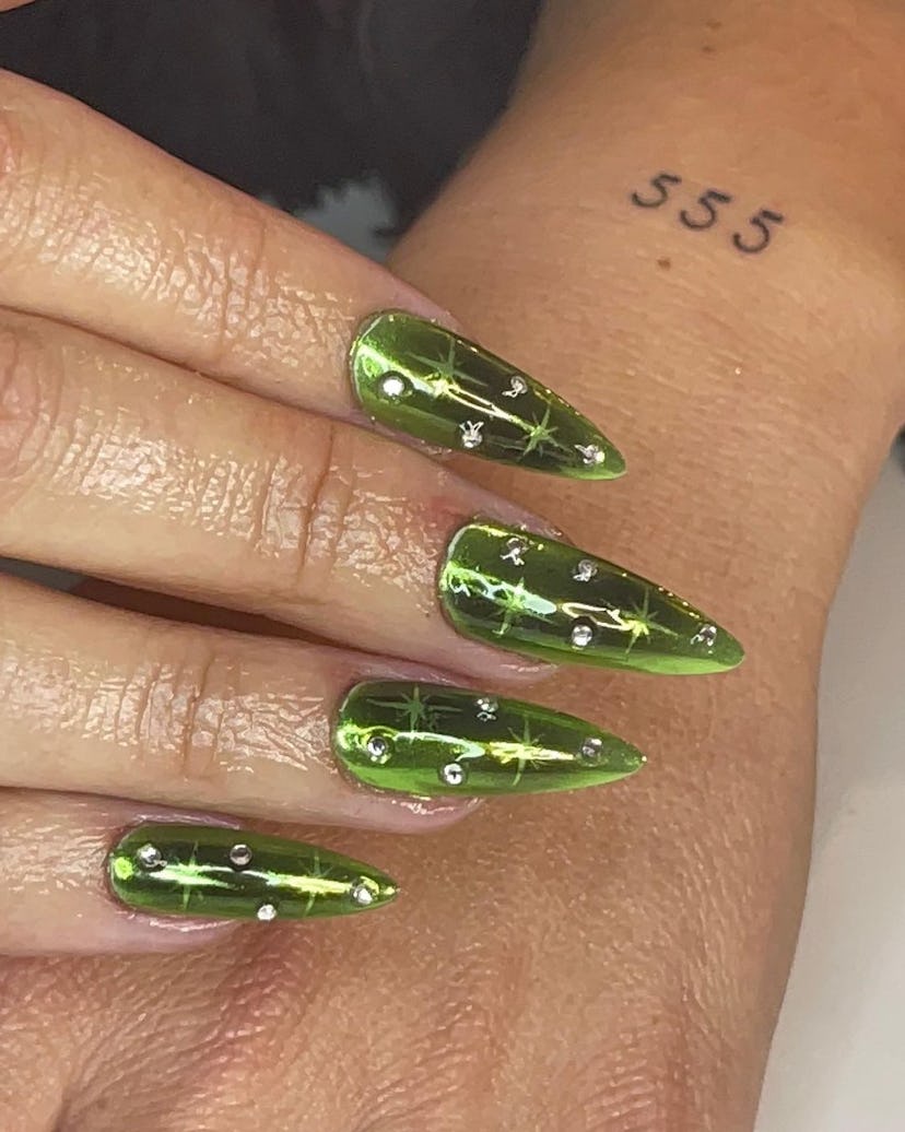 Try green chrome nails with stars for Taurus season 2024.