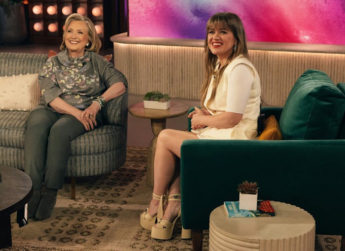Hillary Clinton talks with Kelly Clarkson