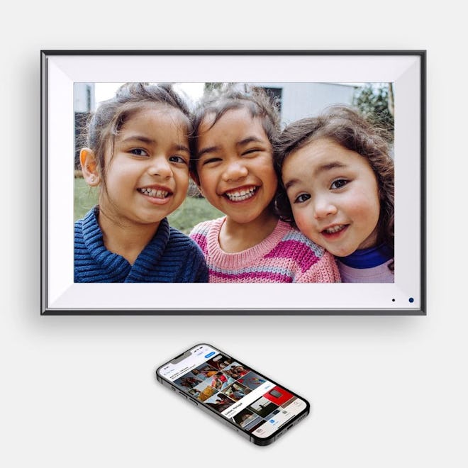 Cozyla 10.1-Inch Digital Picture Frame With Unlimited Storage