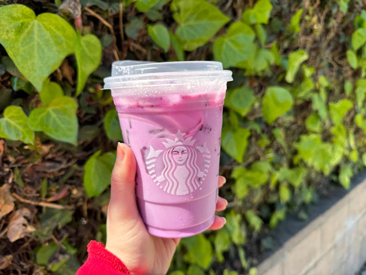 I tried Starbucks' Iced Lavender Oatmilk Chill with zero caffeine. 