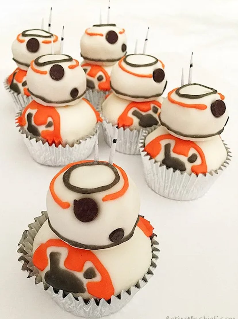 BB8 cupcakes are a great Star Wars recipe to make.