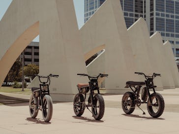 Super73's refreshed e-bikes with the Bandit SE, Palladium SE, and Speedway LE colorways.