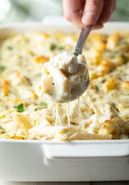 Cheesy chicken alfredo pasta bake is one of the best cheesy dinner recipes to make.