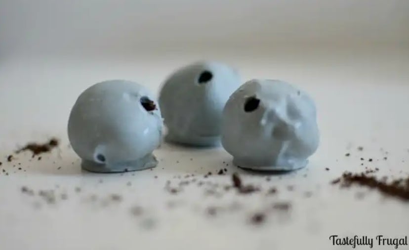 Death star Oreo truffles is one of the best Star Wars recipes to make.