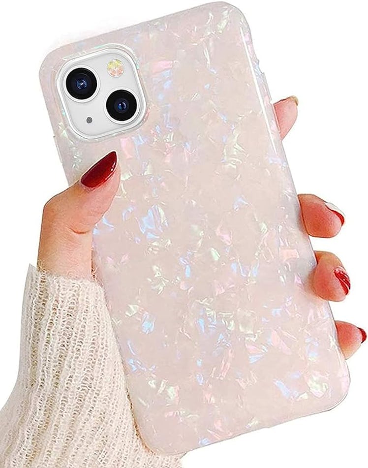 This pink pearl phone case like Taylor Swift's has more rounded edges. 