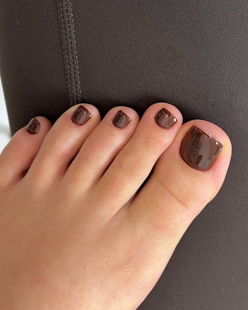 Earthy brown pedicures are on-trend for Taurus season 2024.