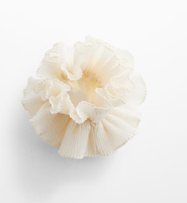 white flower scrunchie