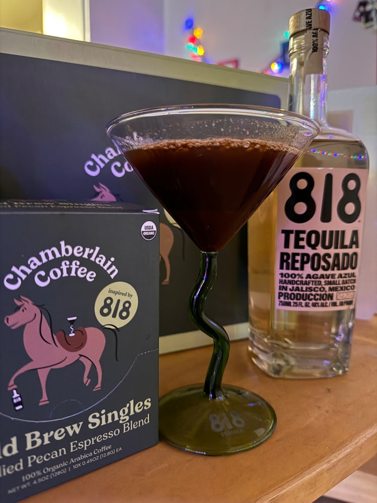 I tried the Chamberlain Coffee and 818 Tequila espresso martini kit. 
