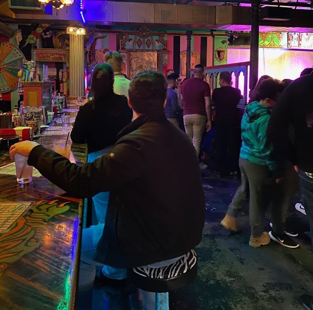 A mom spotted a "green flag" moment while her daughter was on a date.