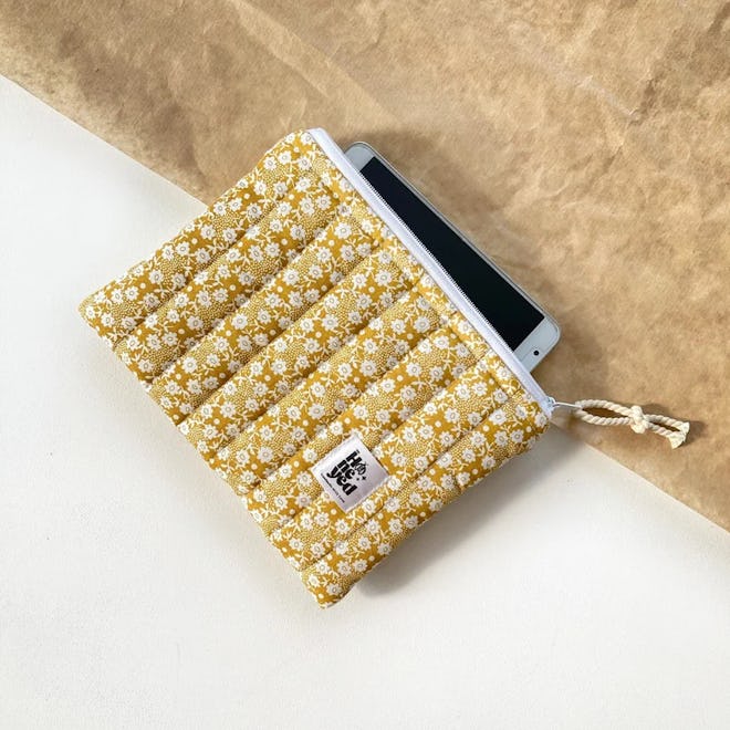 Floral Quilted E-Reader Cover, the best mother's day gift for wife 2024