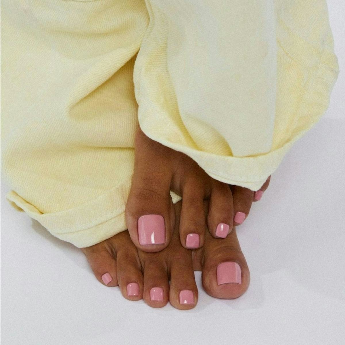 French Toe Nails with Minimalist Detail