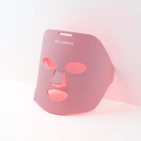 Chase Stokes likes to use his girlfriend Kelsea Ballerini's Solawave red light mask. 