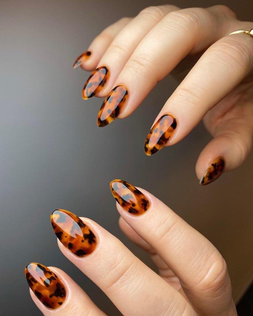 Try caramel-colored tortoiseshell print nails.