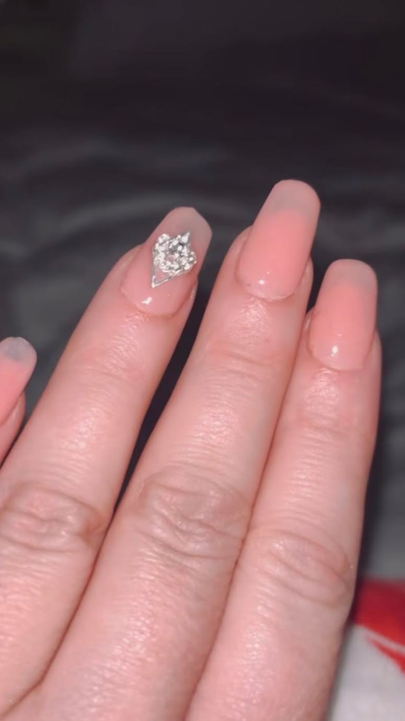 Britney Spears rocked a “lip gloss” manicure with 3D silver rhinestones.