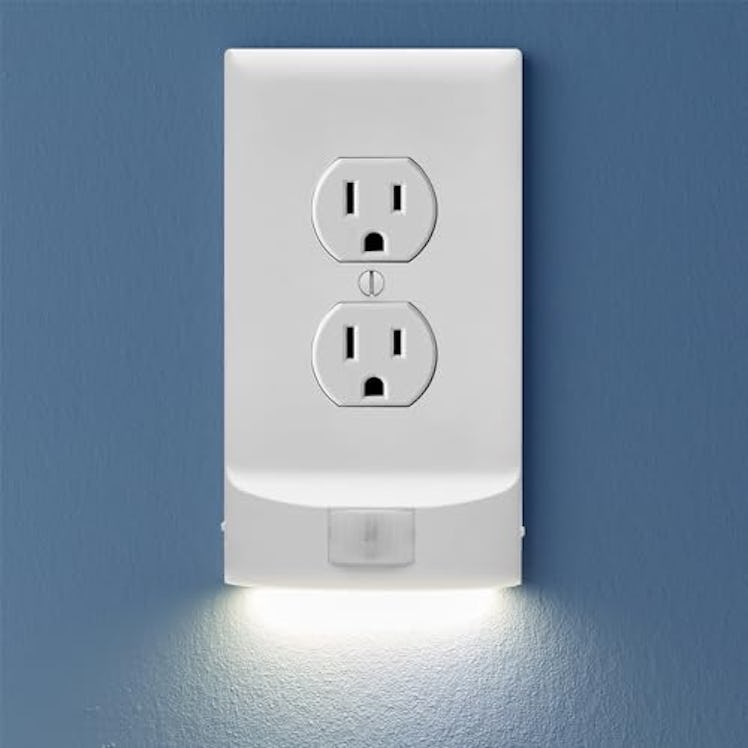 SnapPower MotionLight Motion-Detecting Wall Plate With Night-Light