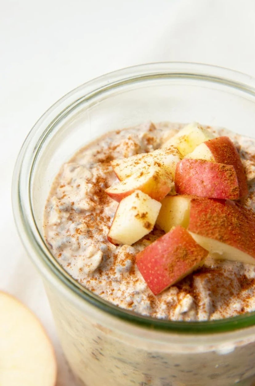 Apple cinnamon overnight oats is a make-ahead breakfast for busy sports mornings. 