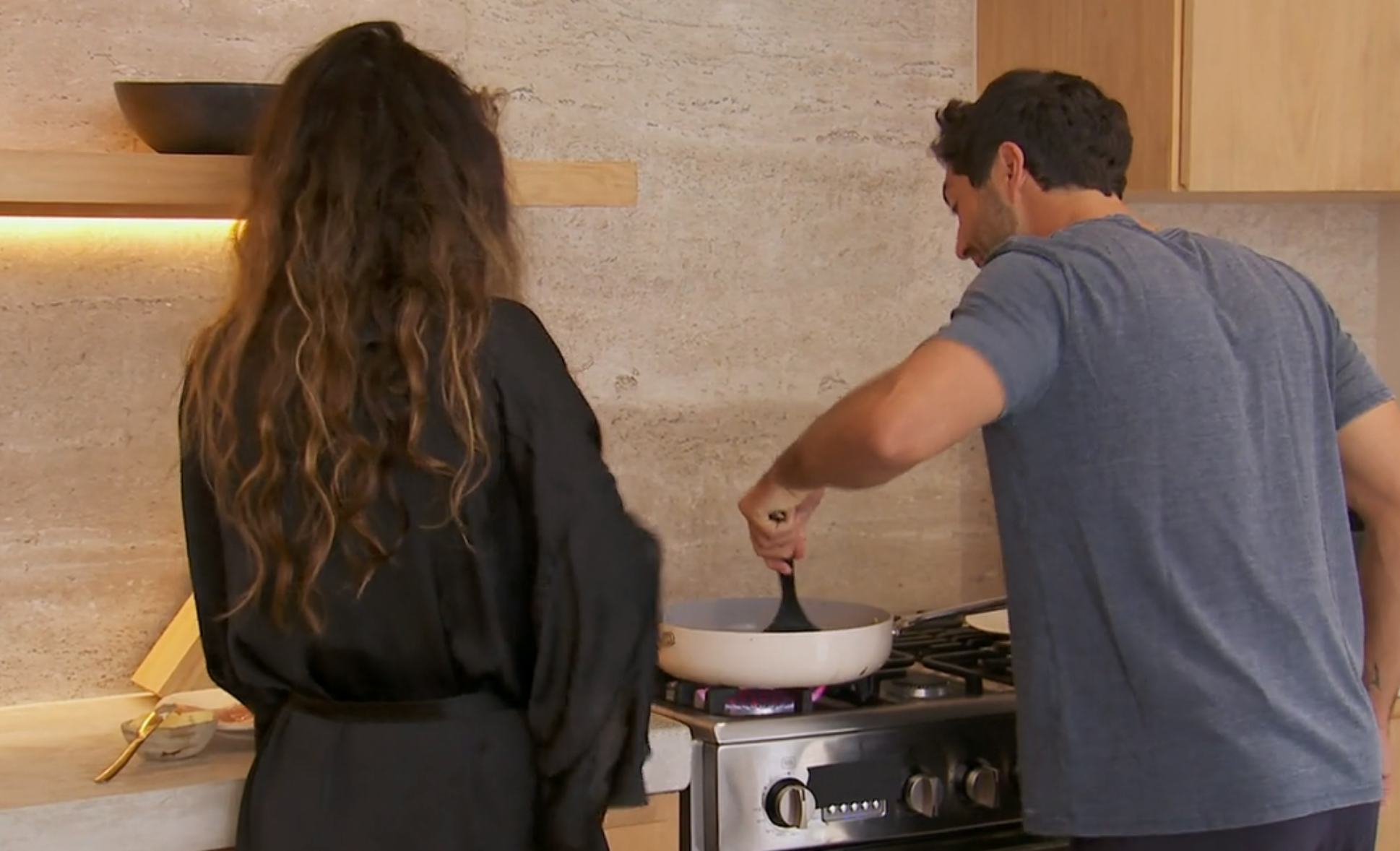 Joey and Kelsey on &lsquo;The Bachelor.&rsquo; Screenshot via Hulu