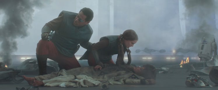 Padmé (Natalie Portman) kneels over her decoy's dead body in 'Star Wars: Episode II - Attack of the ...